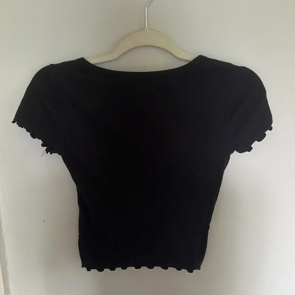 Cropped black must have Hollister tee. - Picture 3 of 3